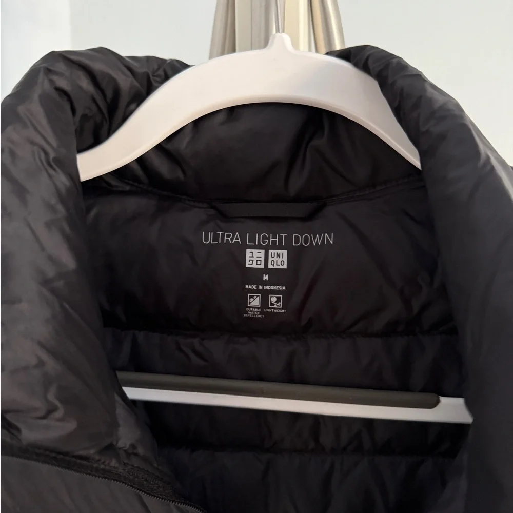 Uniqlo Women’s ULTRA LIGHT DOWN Vest Medium - Picture 2 of 7